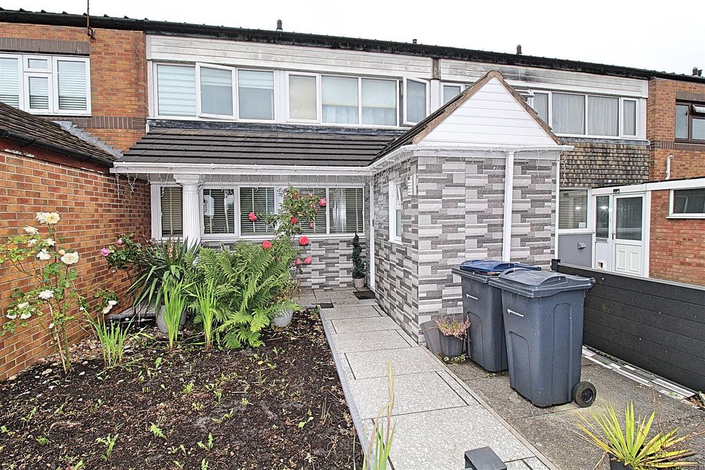 Property photo 1 of 34 Front Garden