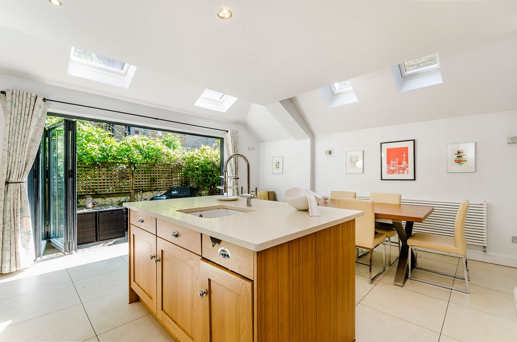 Property photo 2 of 10 2