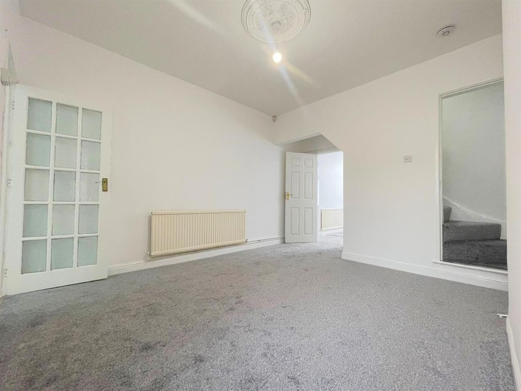 Property photo 3 of 10 Dining Room