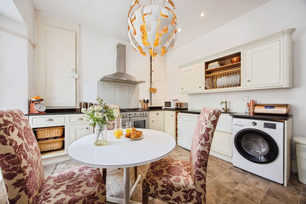Property photo 3 of 18 Pbox-Img.Jpg