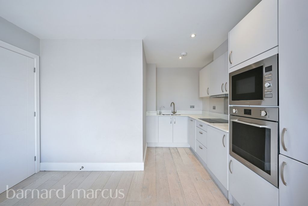 Property photo 2 of 9 Kitchen
