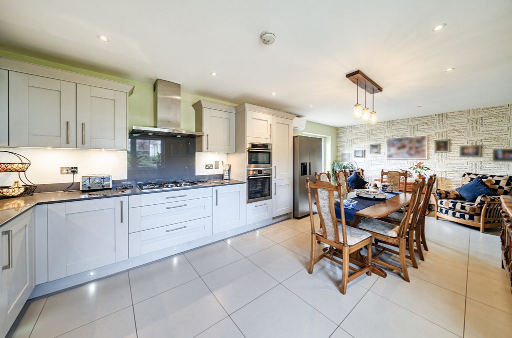 Property photo 2 of 20 1438717-1-69E0E34...