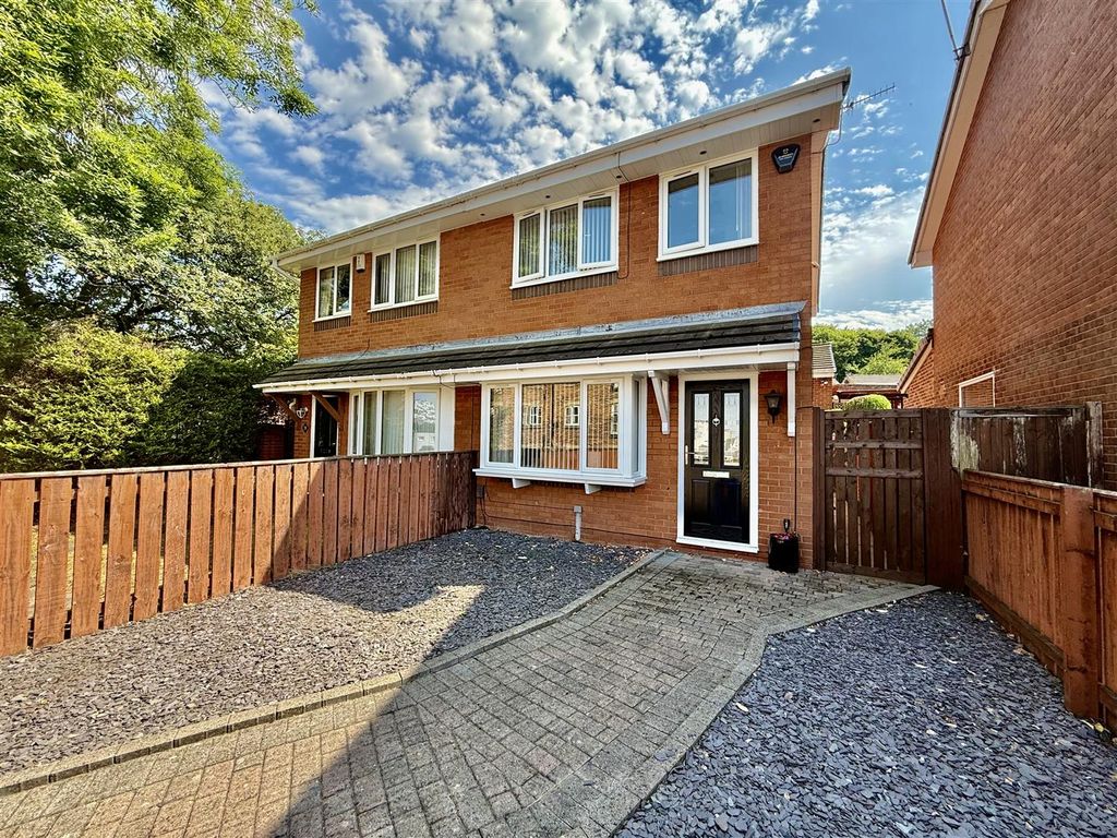 Property photo 1 of 15 External