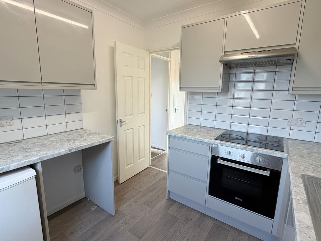 Property photo 2 of 10 Kitchen