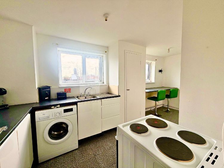 Property photo 1 of 2 Kitchen