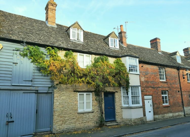 Property photo 1 of 10 Front - Main