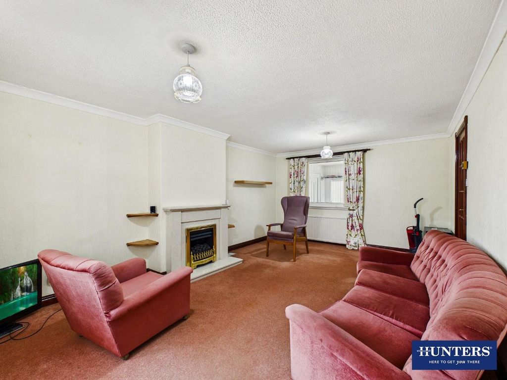 Property photo 3 of 20 Living Room