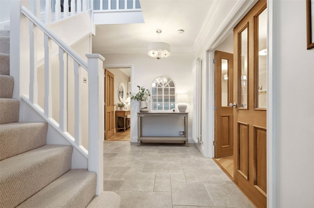 Property photo 2 of 23 Picture No. 13