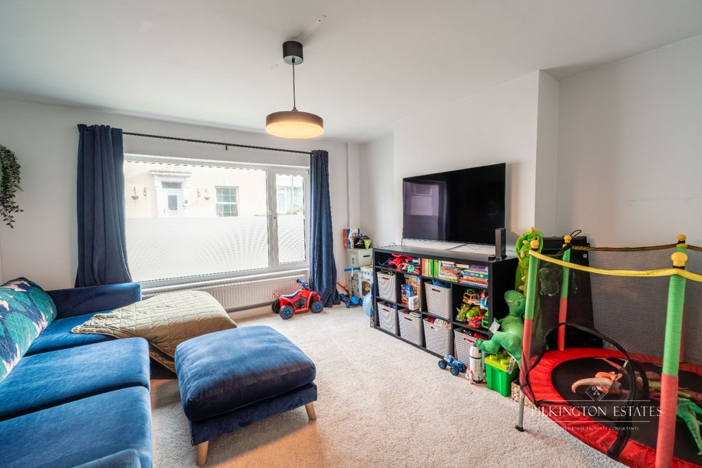 Property photo 2 of 10 4866481