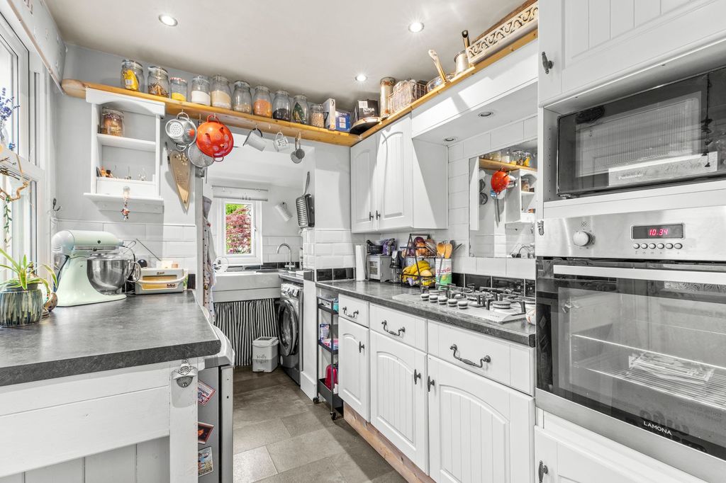 Property photo 2 of 13