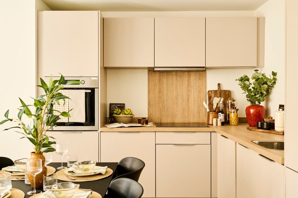 Property photo 3 of 11 Kitchen