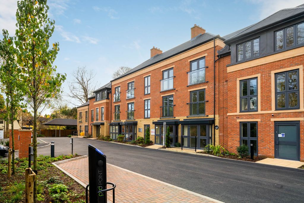 Property photo 2 of 10 Westwood Manor