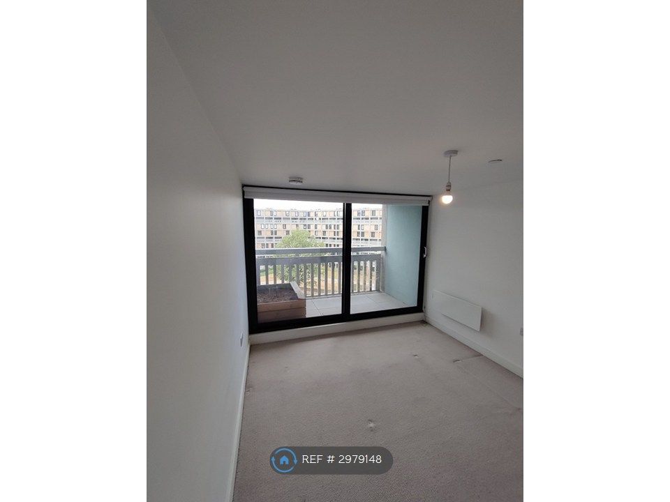 Property photo 3 of 3 Bedroom With Balcony, Overlooking Courtyard