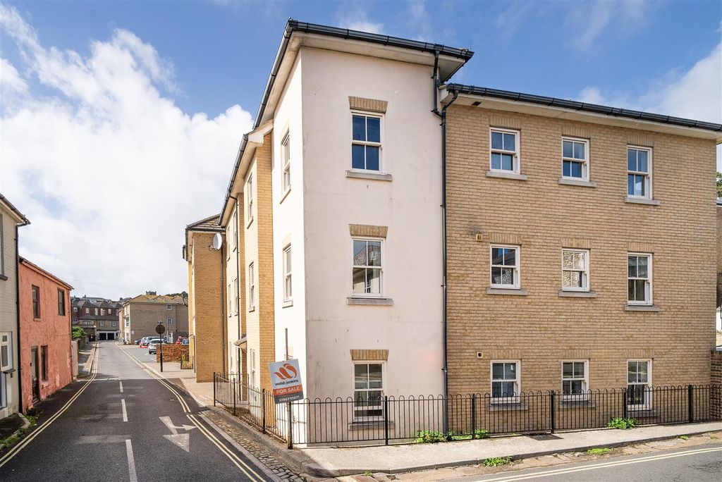 Property photo 2 of 9