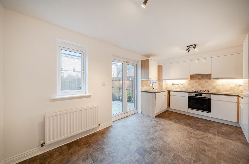 Property photo 2 of 25 1411197-5-698Cf02...