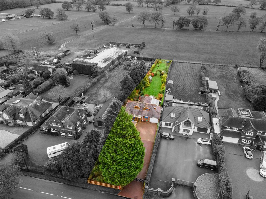 Property photo 2 of 24 132 Earlswood Common_2 B&W.Jpg