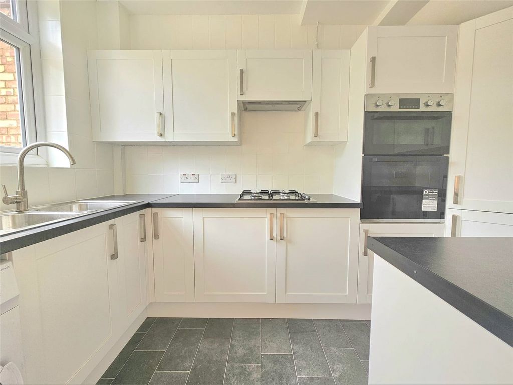 Property photo 2 of 12 Picture No. 29
