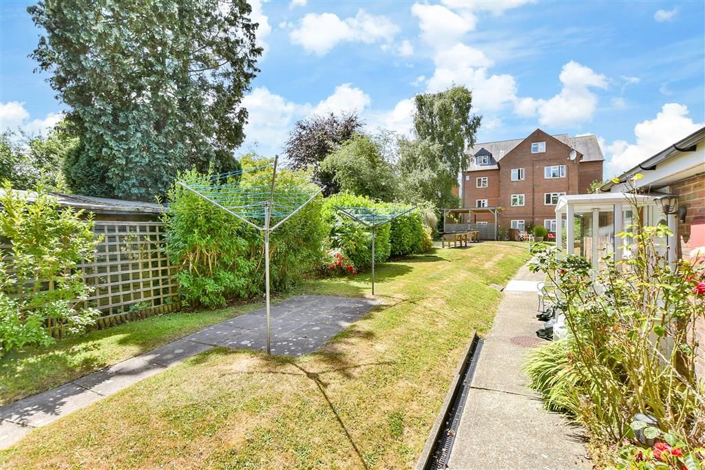 Property photo 1 of 12 Communal Gardens