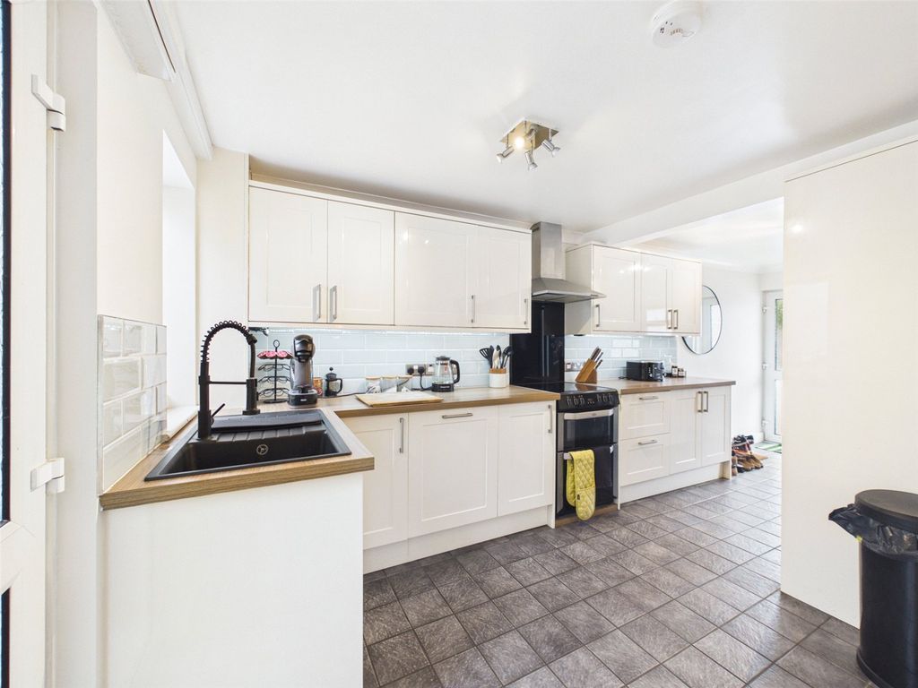 Property photo 2 of 17 Kitchen
