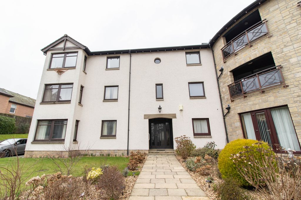 Property photo 2 of 32 Front Exterior