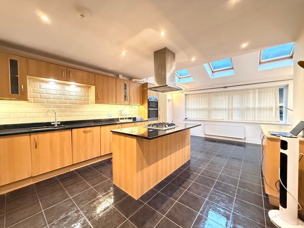 Property photo 3 of 31