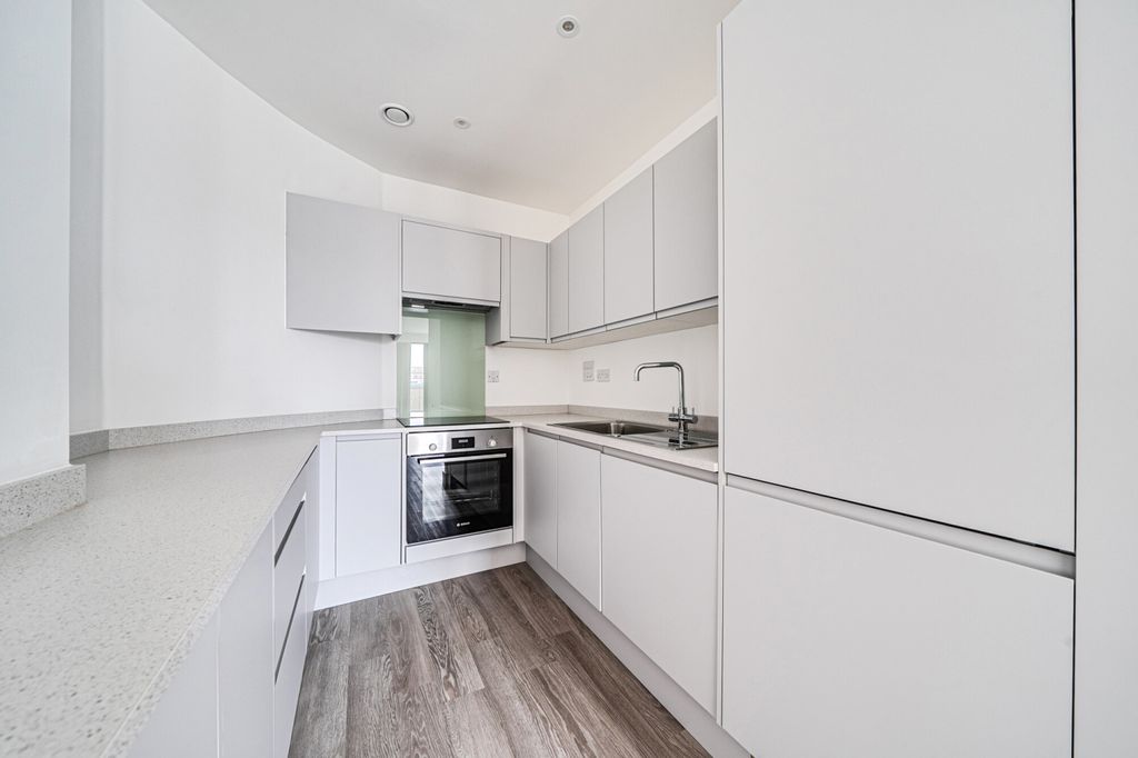 Property photo 3 of 14 -69B27c213B30A-l-...