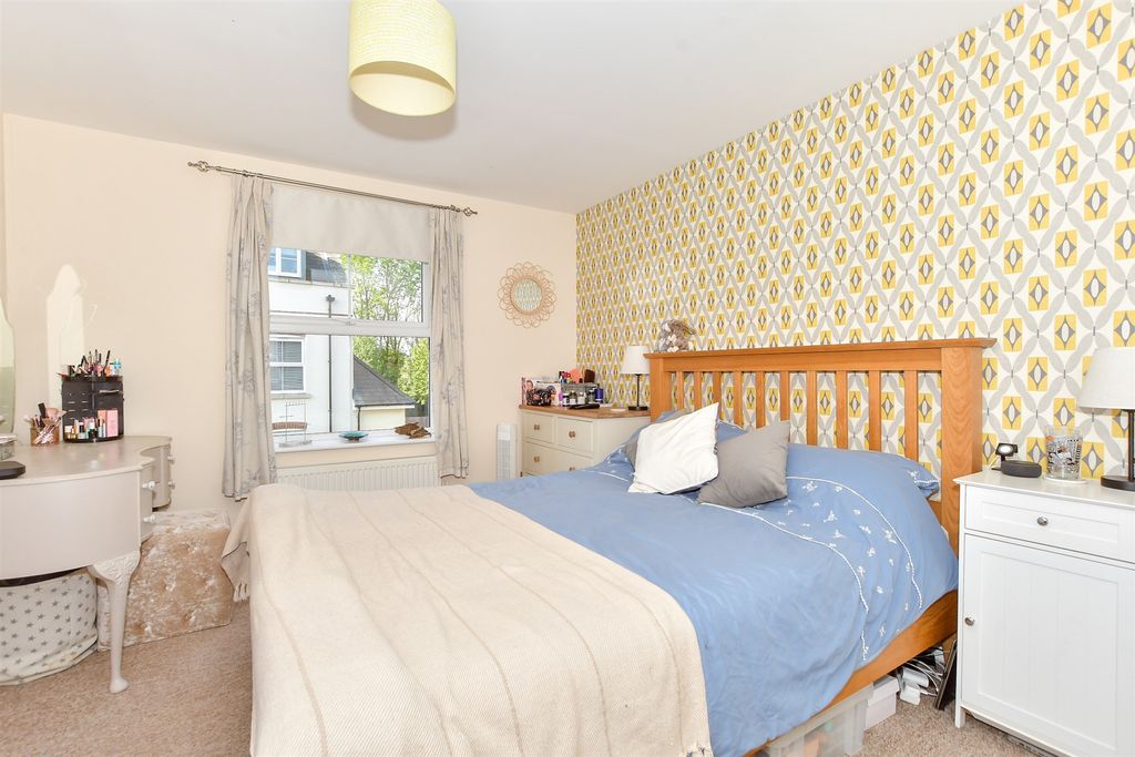 Property photo 3 of 9 Bedroom 1