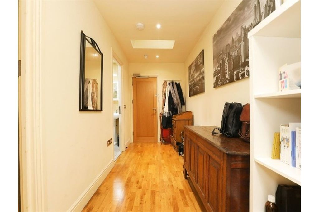 Property photo 3 of 13 Apartment Hallway