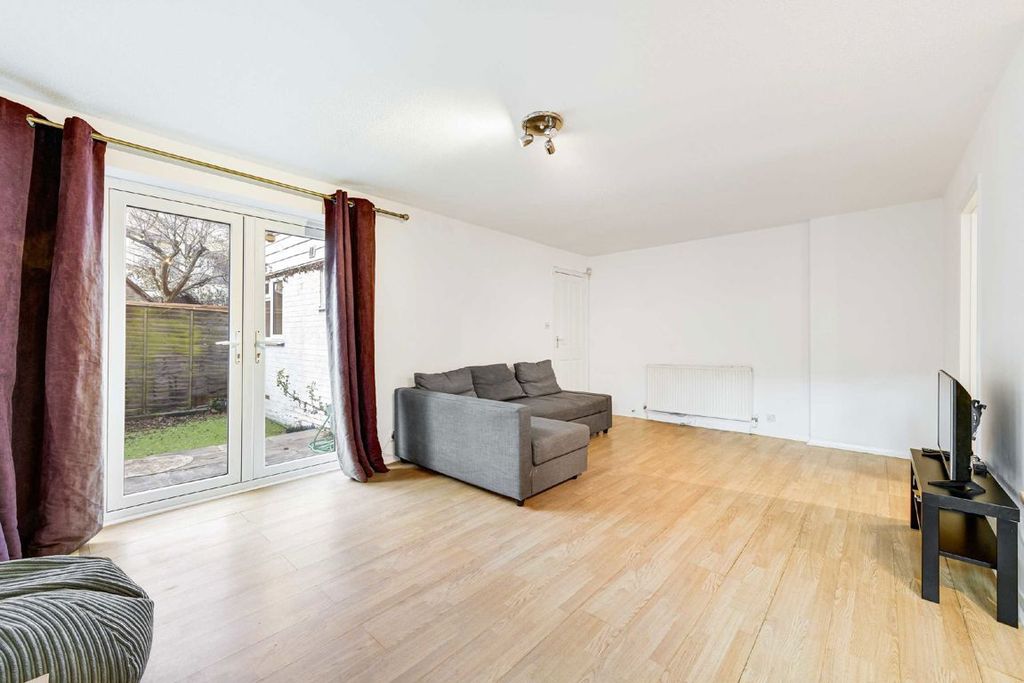 Property photo 2 of 9