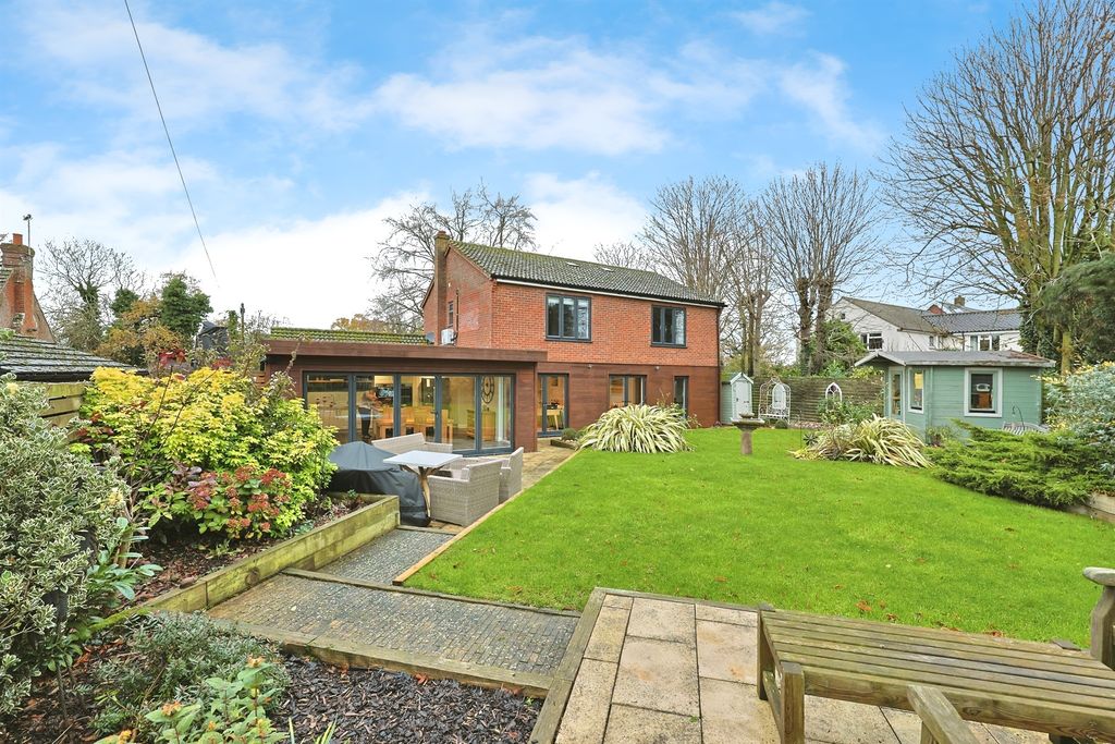 Property photo 2 of 20