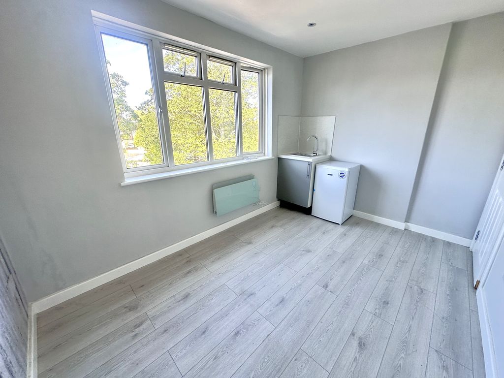Property photo 3 of 6 Image