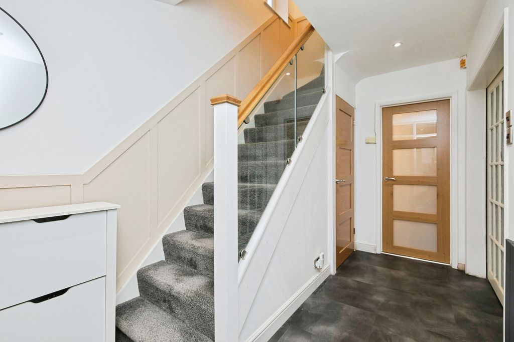 Property photo 2 of 14 Hallway