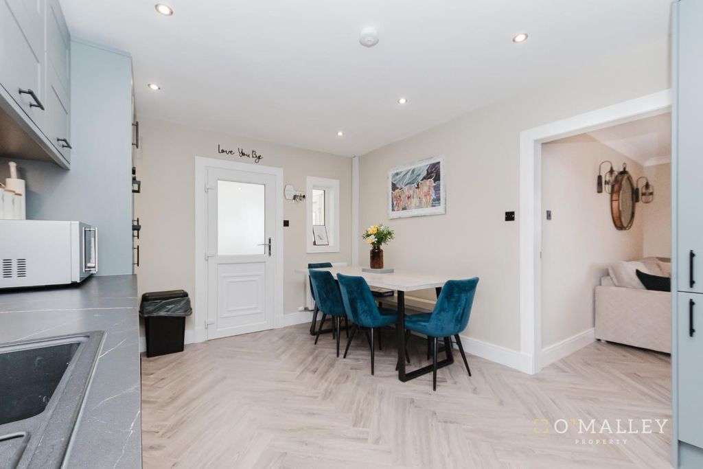 Property photo 3 of 16 Kitchen