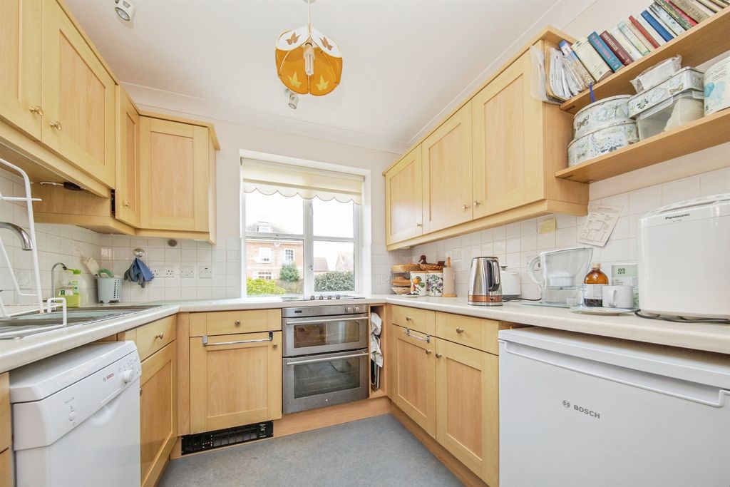 Property photo 2 of 22