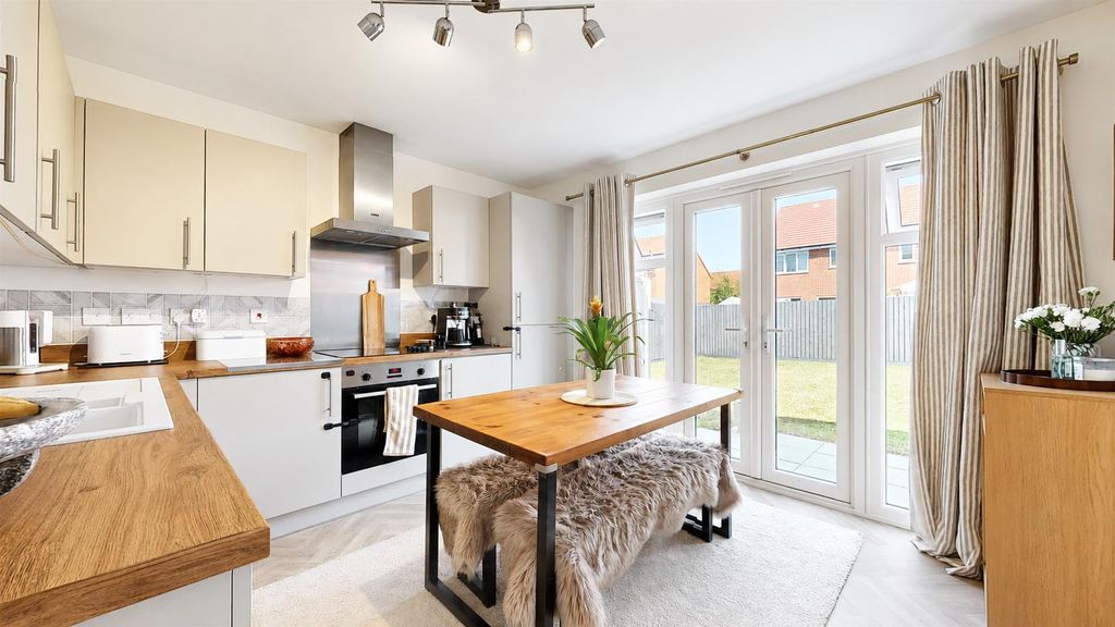 Property photo 2 of 16 8A649359-A444-4A26-8A8B-Bc250D1404B8.Png