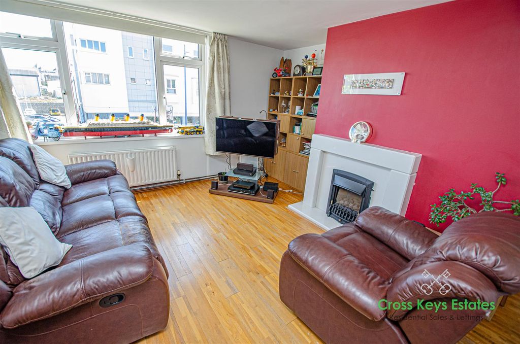 Property photo 2 of 16 Sitting / Dining Room