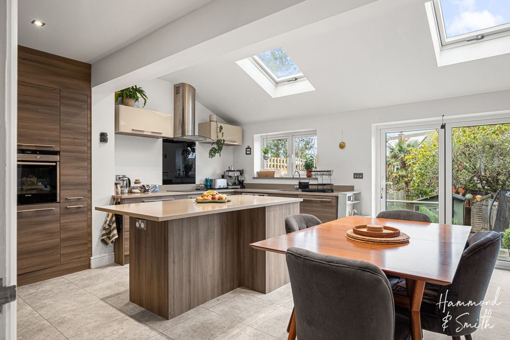 Property photo 2 of 20