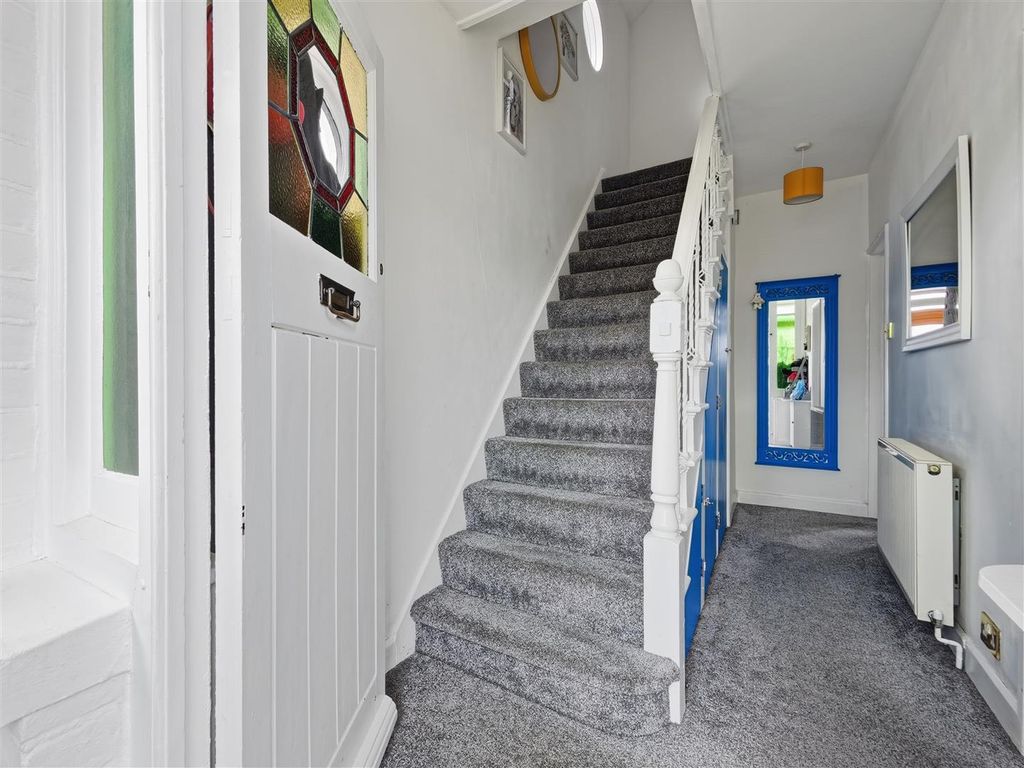 Property photo 2 of 34 21 Clifftown (8).Jpg