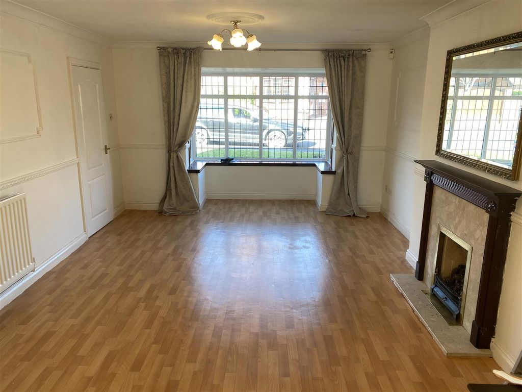Property photo 2 of 10 Lounge