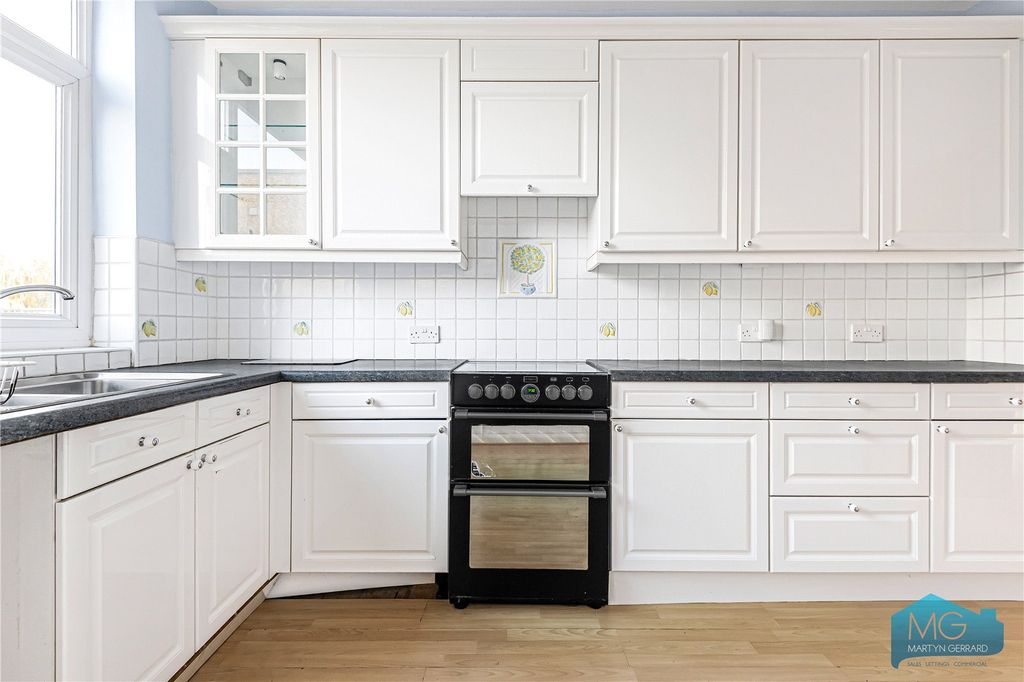 Property photo 3 of 23 Picture No. 25