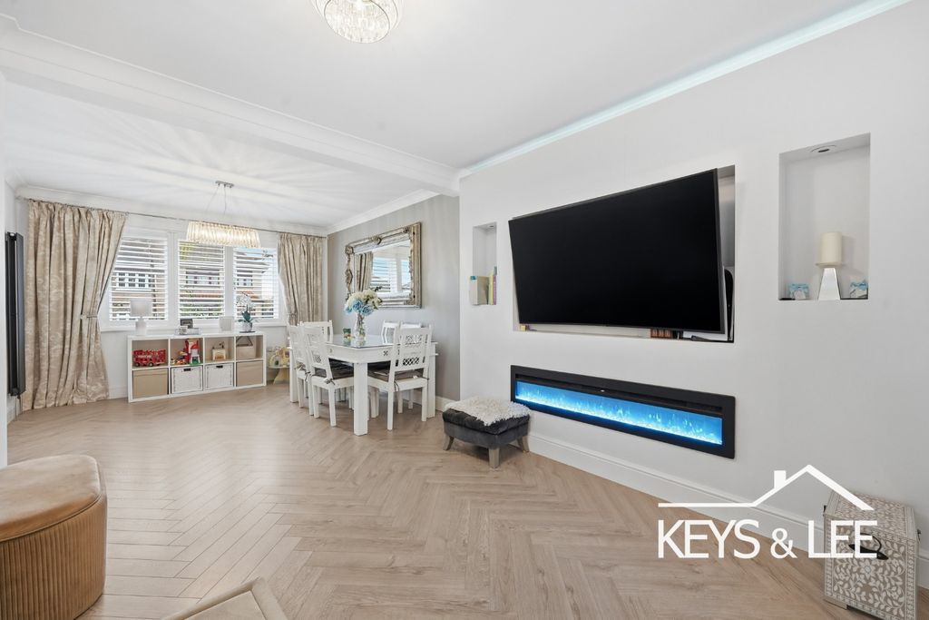 Property photo 3 of 15 4867516