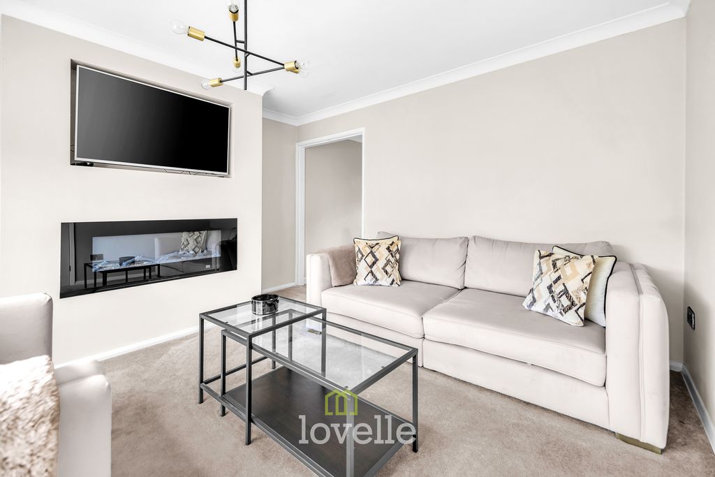 Property photo 3 of 32