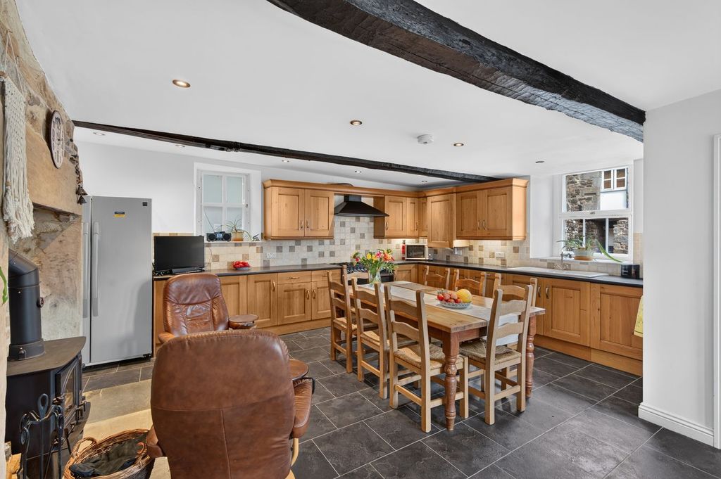 Property photo 3 of 46