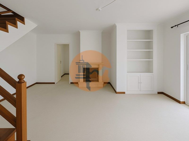 Property photo 3 of 44