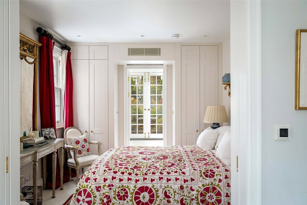 Property photo 1 of 17 Principal Bedroom