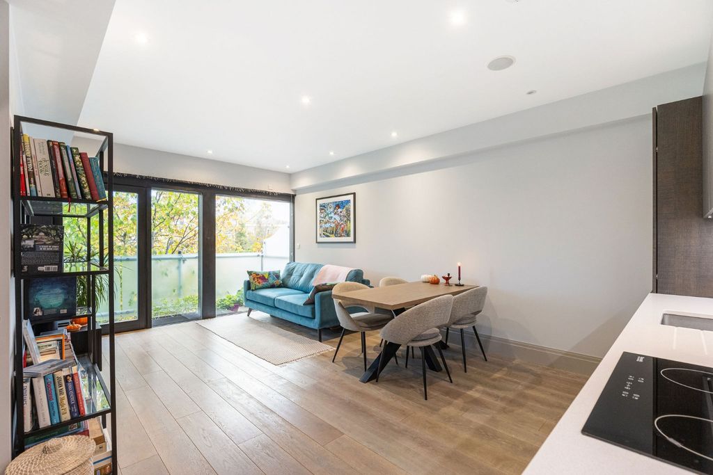 Property photo 2 of 8 4658703