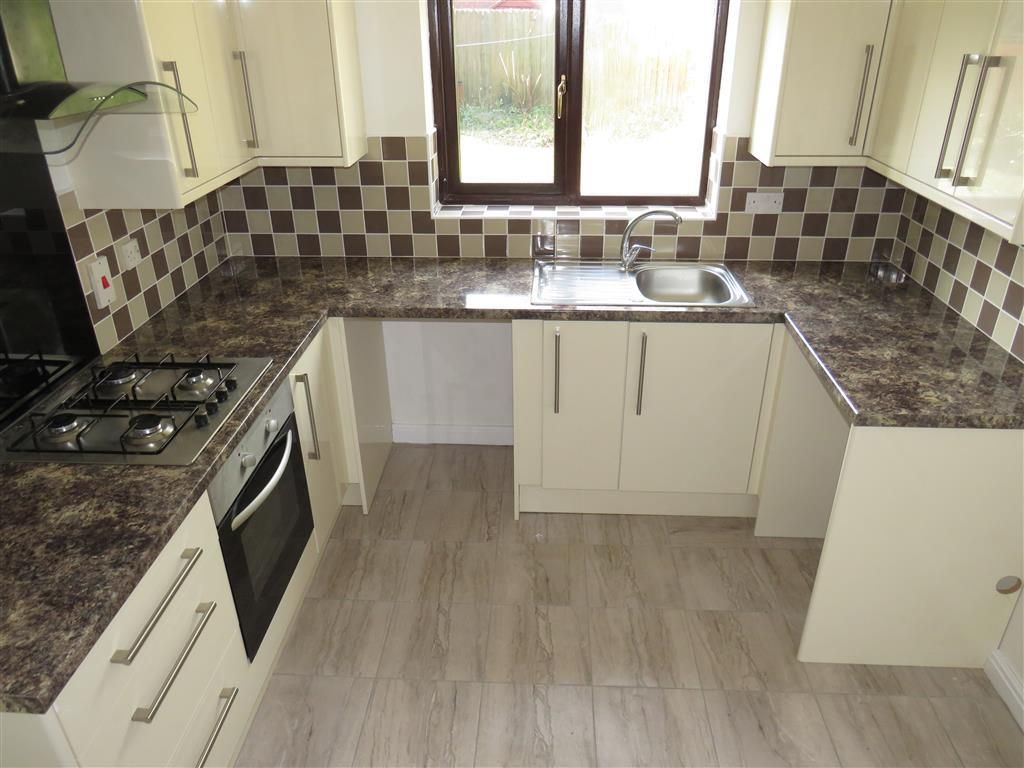 Property photo 3 of 11 Kitchen