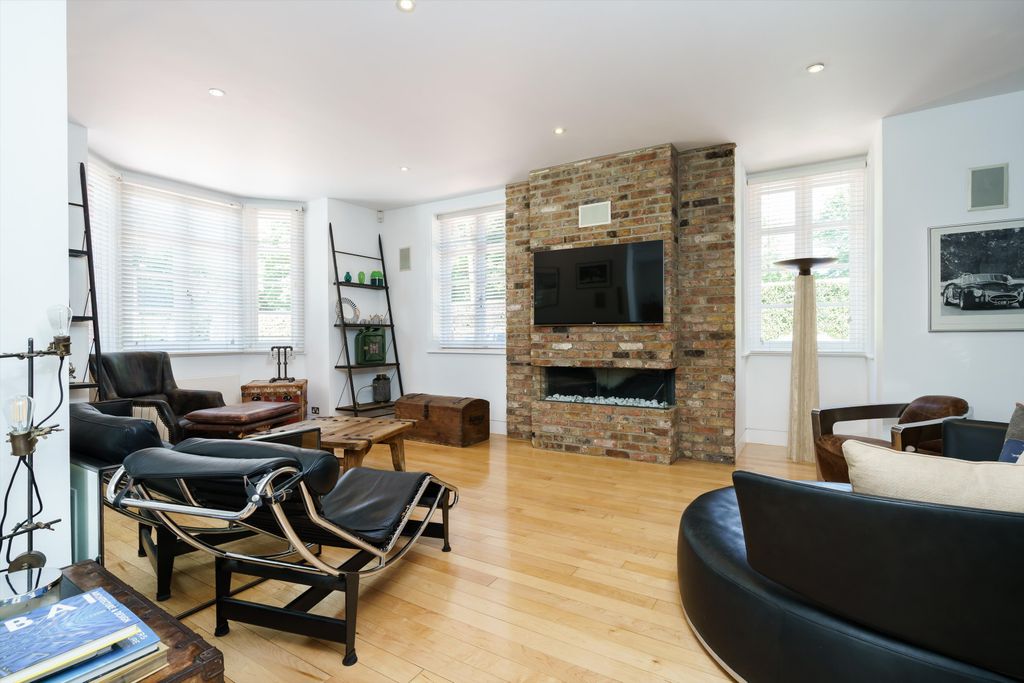 Property photo 3 of 21 Image