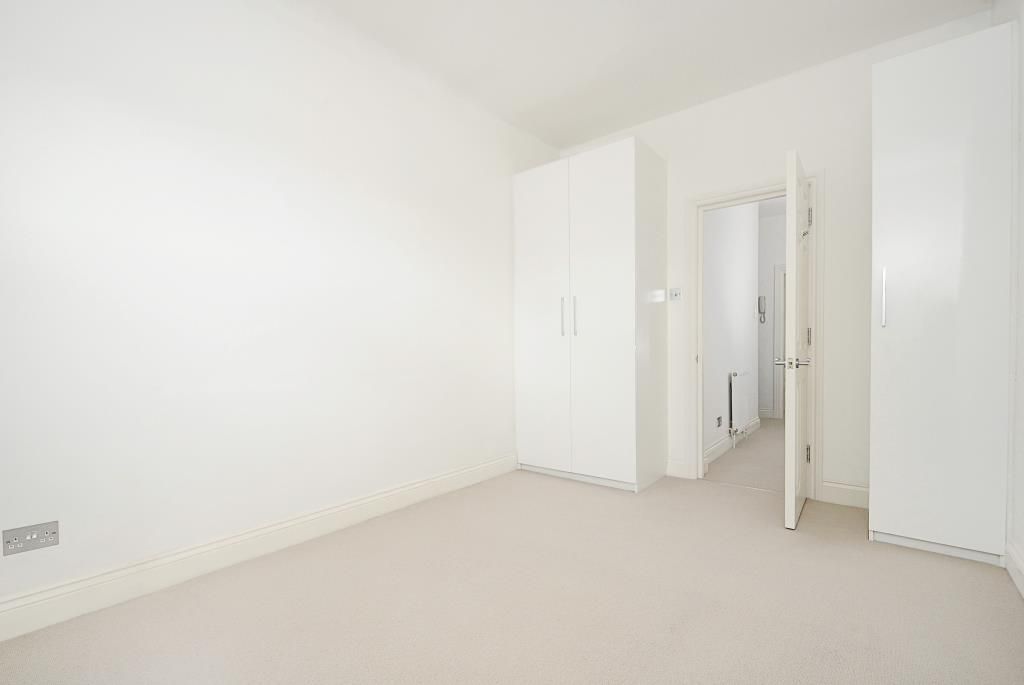 Property photo 3 of 10 Kitchen