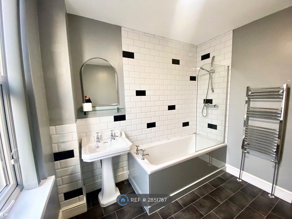 Property photo 3 of 8 Bathroom